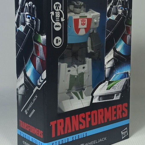 Transformers Wheeljack Deluxe Class Studio Series figure new