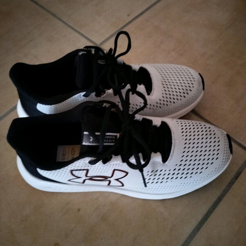 Reebok athletic shoes like new, size 42, black and white