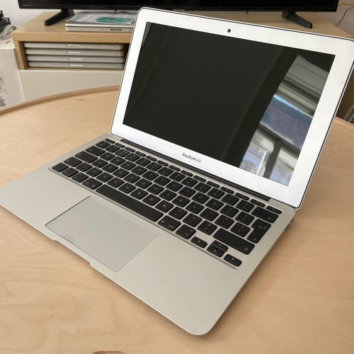 MacBook Air used Intel Core i5 128GB SSD 11 inch