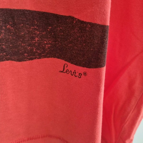 Levi's men red striped t-shirt L like new