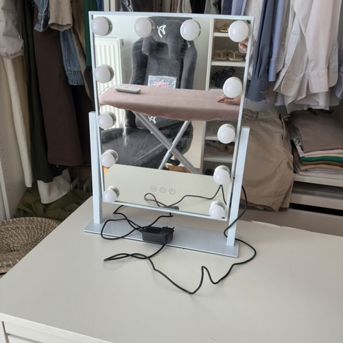 Hollywood makeup mirror with 12 LED lights new condition