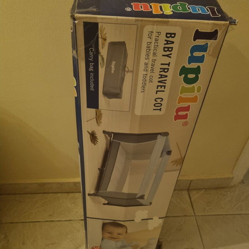 Travel Cot like new with mattress