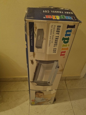 Travel Cot like new with mattress
