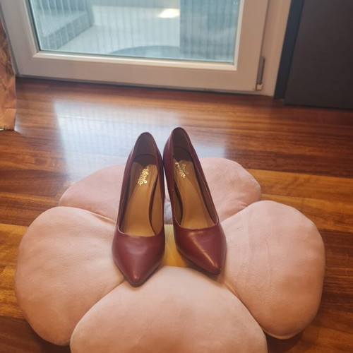 Verde burgundy pumps size 39 like new