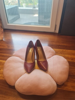 Verde burgundy pumps size 39 like new