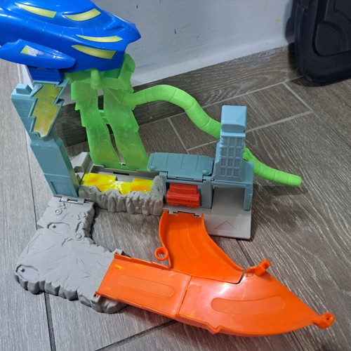 Hot Wheels track used, missing parts, without car