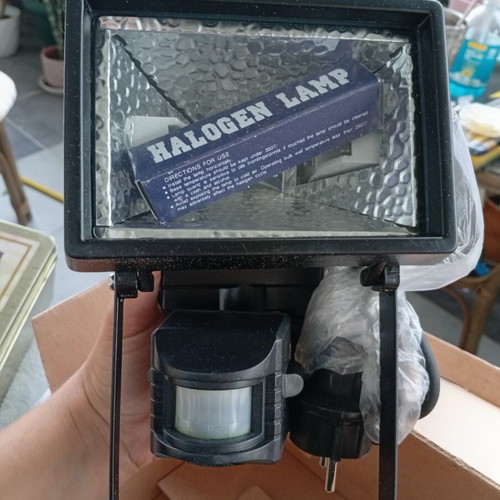 Halogen floodlight 150W with motion sensor for outdoor use