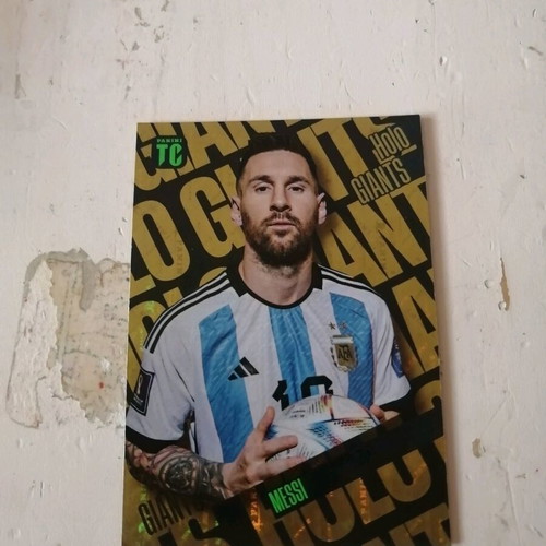 Messi card holo giant gold like new
