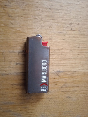 Marlboro small lighter case used