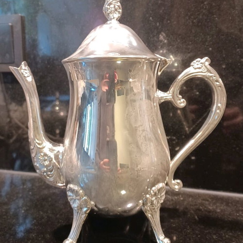 Silver plated coffee and tea set 5 pieces like new