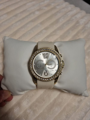 Loftys wristwatch used with chronographs and crystal decoration