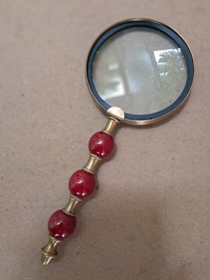 Magnifying glass used, length 25 cm
