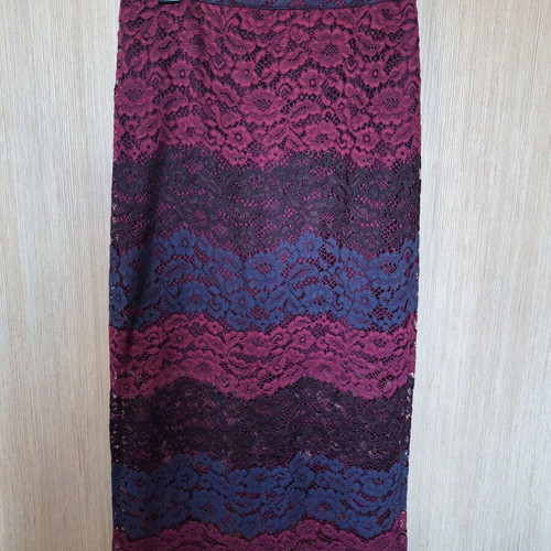 Bar III lace pencil skirt like new, size M, red and blue