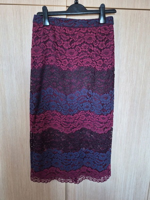 Bar III lace pencil skirt like new, size M, red and blue