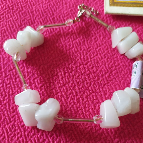Bracelet with semi-precious opal stone new
