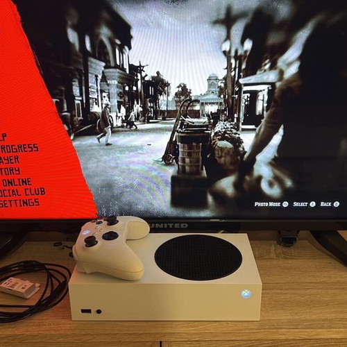 Xbox Series S 512GB console with original controller and rechargeable batteries