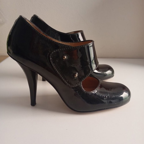 Paco Gil women's pumps size 35.5 like new black and gold