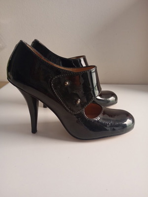 Paco Gil women's pumps size 35.5 like new black and gold