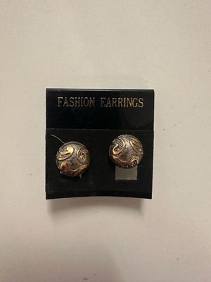 Retro earrings like new, embossed metallic gray