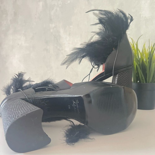 High leather platform sandals with feathers like new, size 40, black