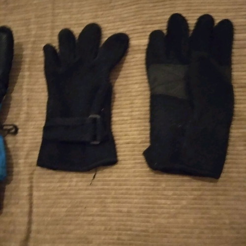 Children's gloves used, black and waterproof blue, size 5-7 years