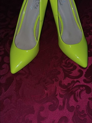 Yellow pumps new, size 39