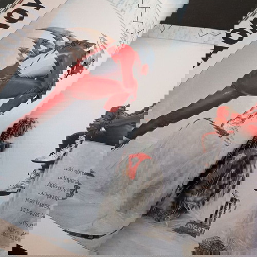 Списание Епсилон Елефтеротипия брой 666 11 януари 2004 като ново