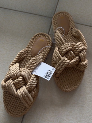 Καλοκαιρινές παντόφλες H&M νούμερο 40 καινούργιες μπεζ