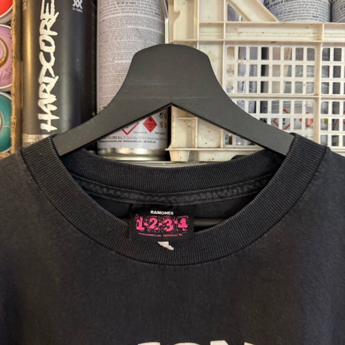 Ramones vintage Y2K merch tee shirt used, size L