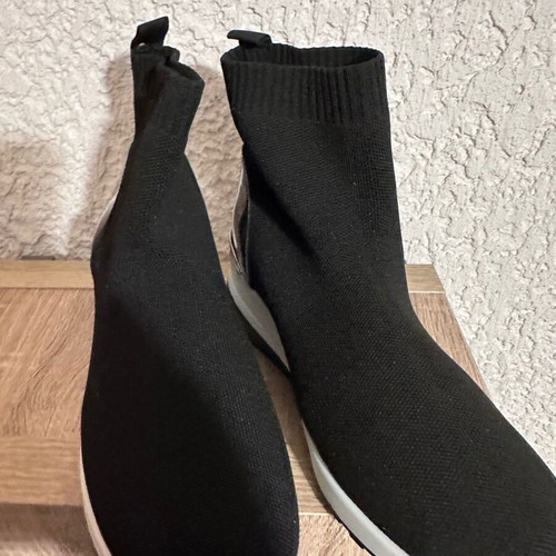 Voi Noi women's sock-style athletic shoes size 41 like new, black