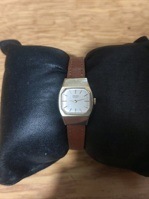 Seiko gold ladies watch 5420-5320 used, new strap and battery