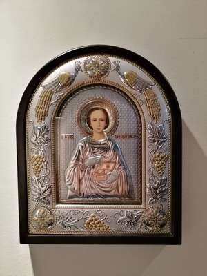 Ιερή Εικόνα Αγίου Παντελεήμονα Καινούργια Επαργυρωμένη με Χρυσές Λεπτομέρειες