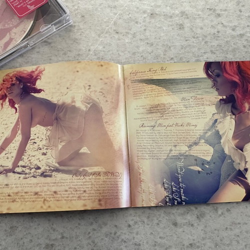 Rihanna Loud Deluxe Edition CD and DVD like new