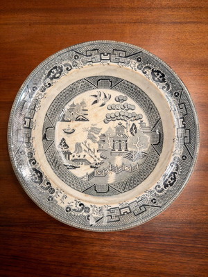 Plate old with Chinese pattern used