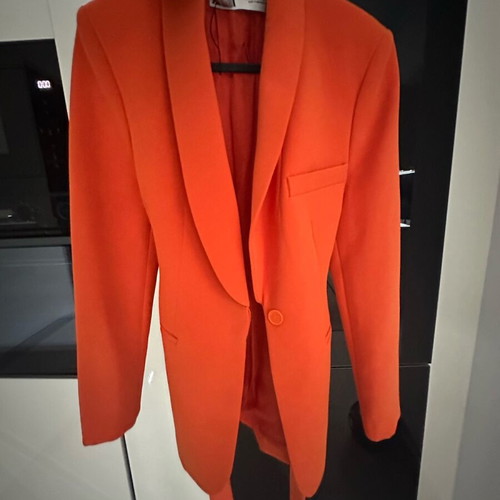 Zara jacket like new, size XS, striking color