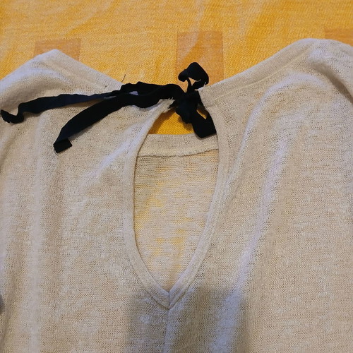 Bershka thin knitted sweater beige used with back tie