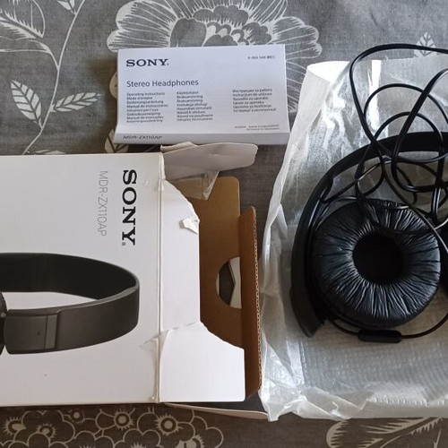 Sony MDR-ZX110AP Headphones like new, wired with microphone