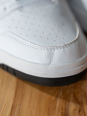 Puma Sneakers like new with defect on front right shoe size 42.5