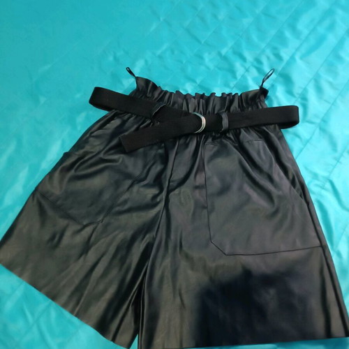 Black Anel shorts new with belt and leather texture, size M