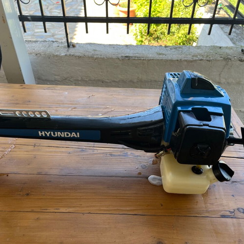 Hyundai Petrol Brush Cutter like new, 63cc, with half-moon blade