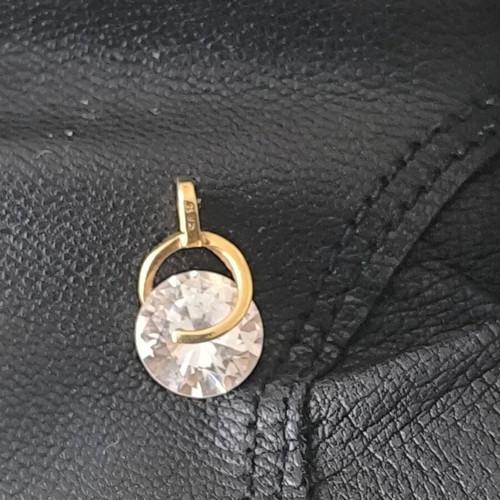 Gold pendant with round zircon and gold setting new