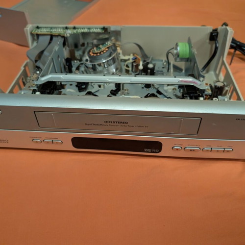 Philips VR550 VCR used, non-working for parts with remote