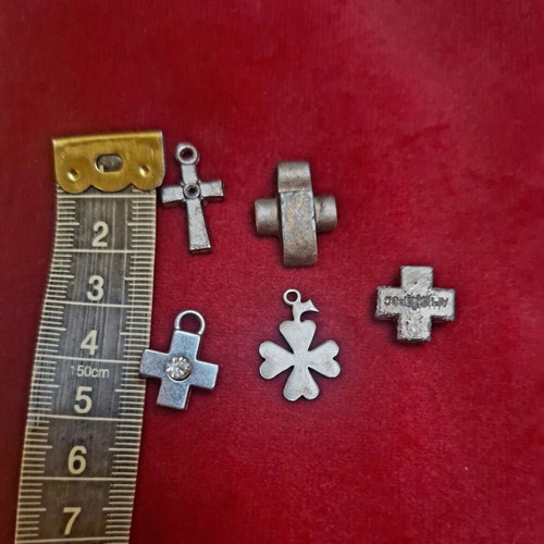 Metal cross pendants used, decorative pack