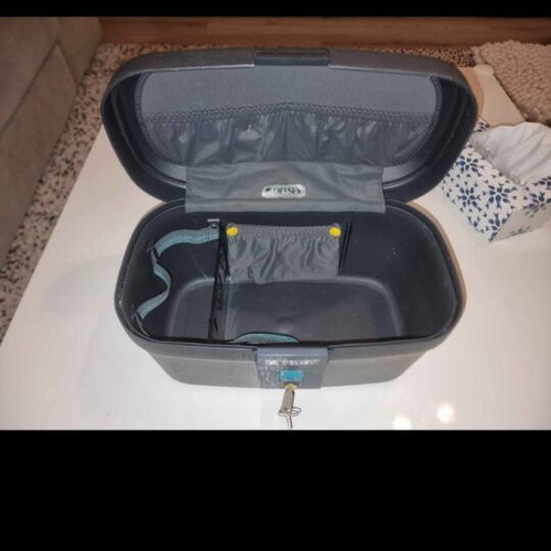 Delsey make up case like new with 2 keys