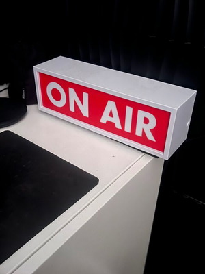Onair lamp like new with two light levels