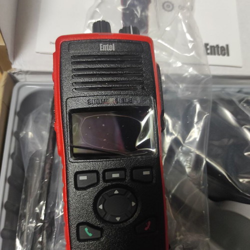 Entel DT885FF wireless walkie talkies new, set of 2 with accessories