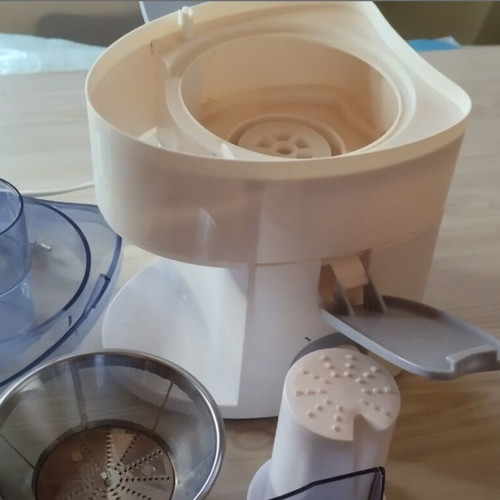 Avec Original Fruit and Vegetable Juicer white, new, Model GS-330