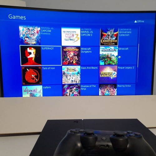 PlayStation 4 500GB SSHD σαν καινούργιο με 20 παιχνίδια και Gamebato Store
