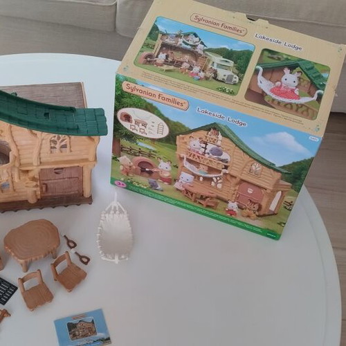 Sylvanian Families Lakeside Lodge dollhouse