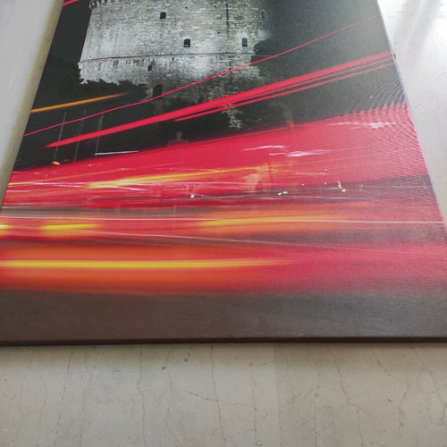 White Tower print like new